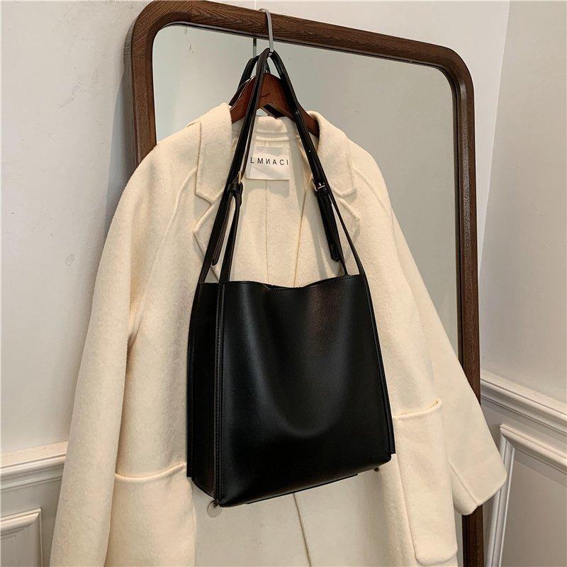 Edie Bucket Bag In Italian Leather  |  Womens Bags Accessories Bags